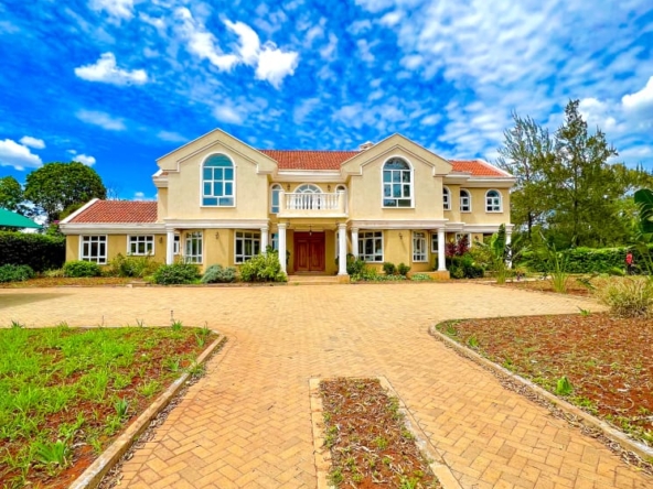 Elegant 4-Bedroom All En-suite Home + DSQ in Garden Estate