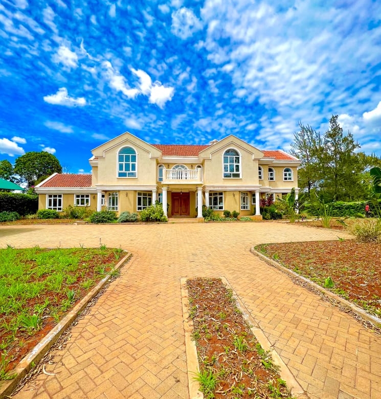Elegant 4-Bedroom All En-suite Home + DSQ in Garden Estate