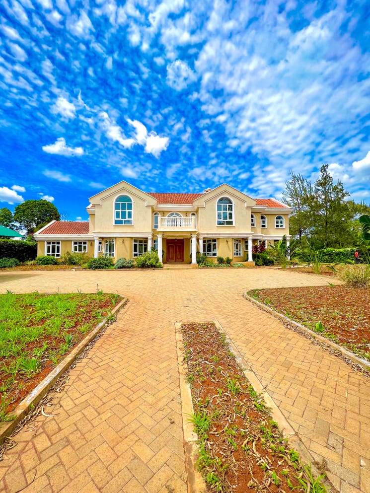 Elegant 4-Bedroom All En-suite Home + DSQ in Garden Estate