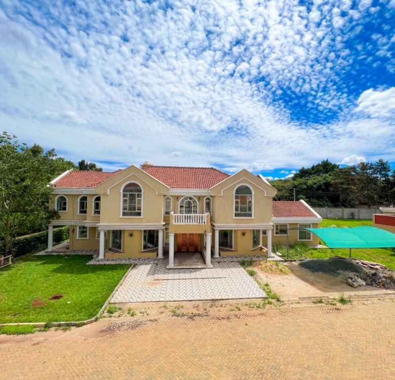 Elegant 4-Bedroom All En-suite Home + DSQ in Garden Estate