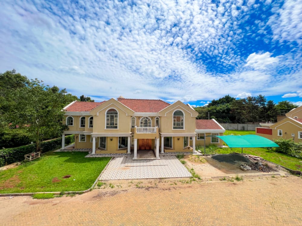 Elegant 4-Bedroom All En-suite Home + DSQ in Garden Estate